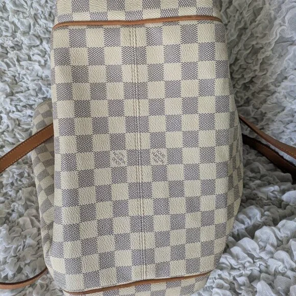 Louis Vuitton: Azur Damier Totally MM - Picture 7 of 13